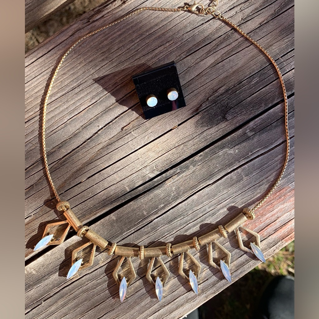 Goldtone Aztec Design Necklace Set Nwt